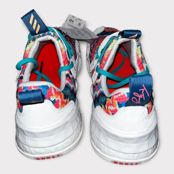 Trae Young 1 - Picture 10 of 12